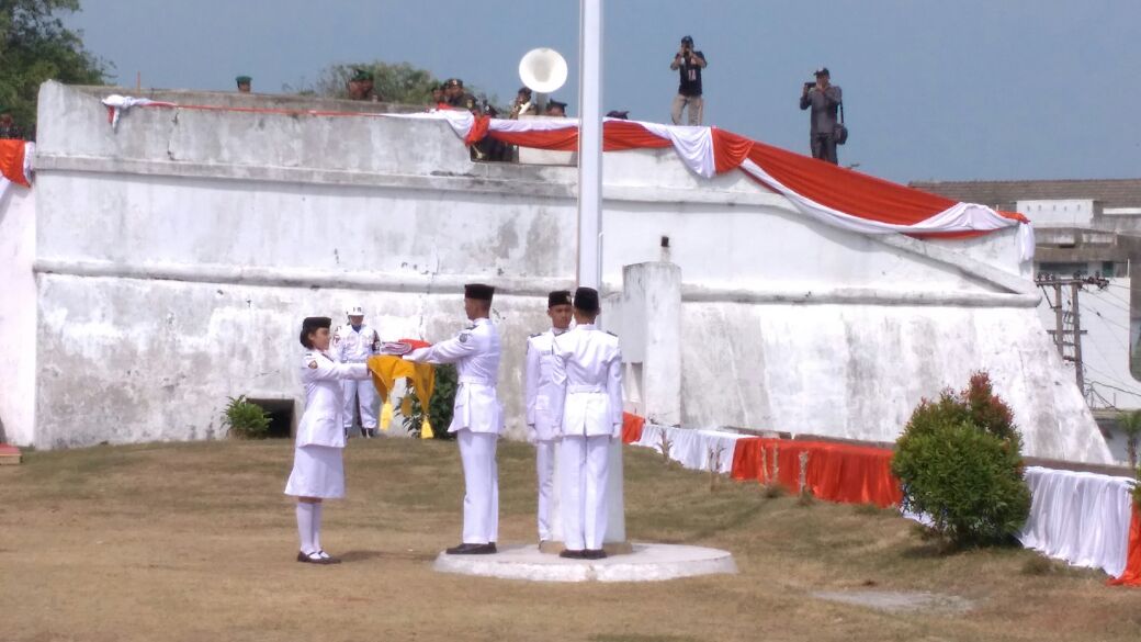 Tampak