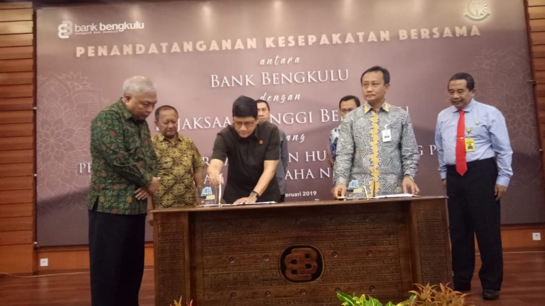 Penandatanganan MoU Oleh Kajati Bengkulu