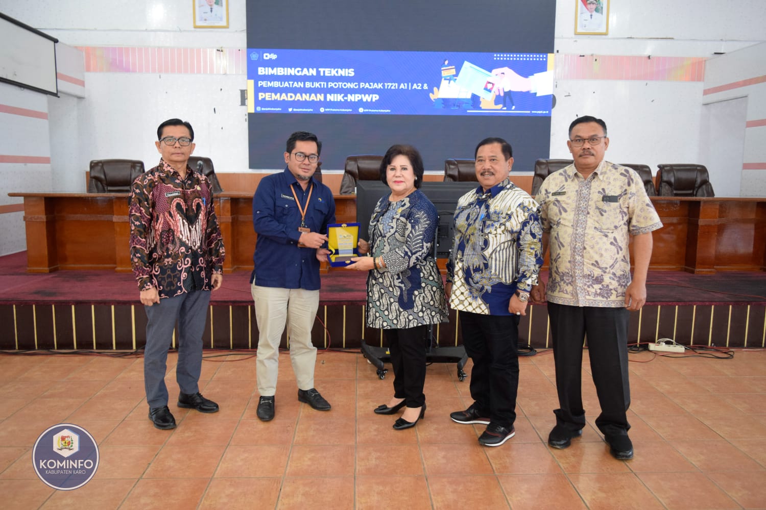 Bupati Karo Buka Bimtek Pembuatan Bukti Potong Pajak Penghasilan dan Pemadanan NIK Jadi NPWP (Foto/Diskominfo Karo)