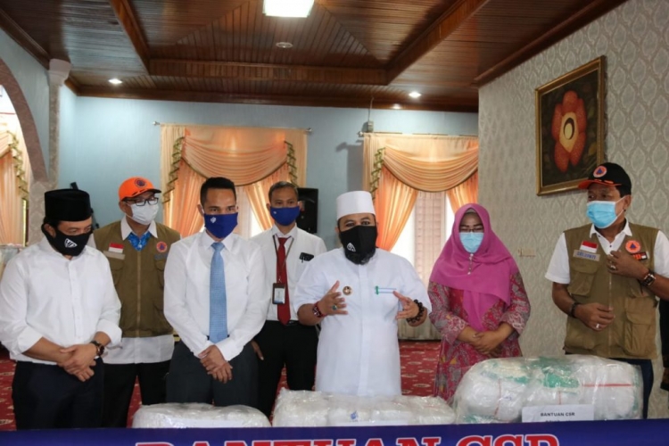 PT Penerbit Erlangga Serahkan Bantuan APD dan Masker kepada Pemkot