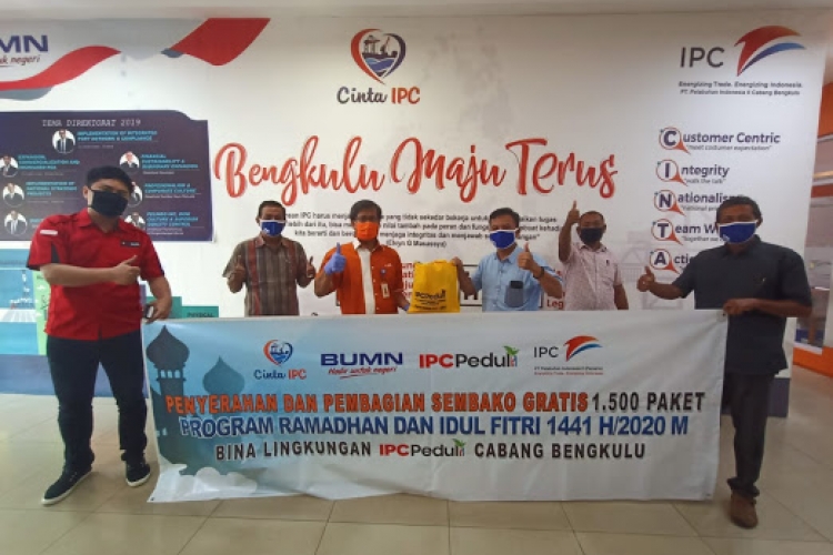 Ringankan Beban Masyarakat Pelindo II Salurkan Tiga Jenis Bantuan