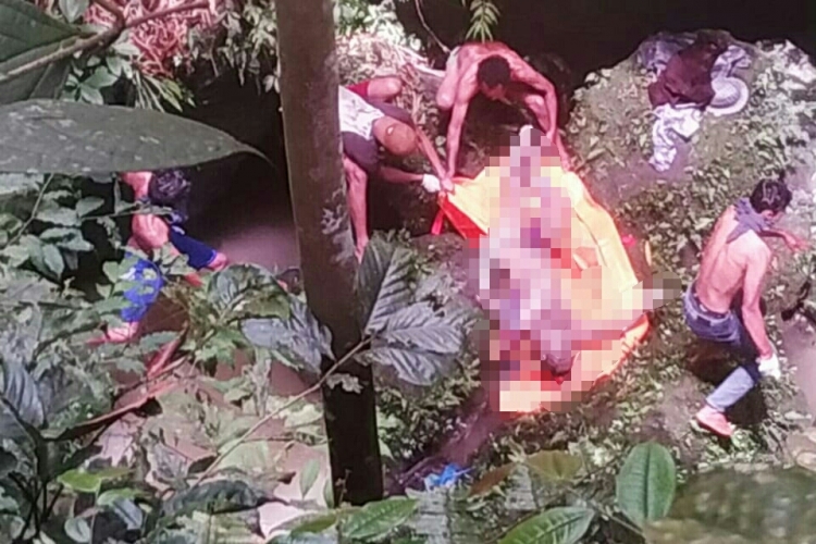 Ditemukan di Bawah Jembatan Mayat Laki-laki Ini Tergembok Rantai