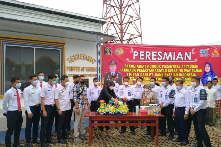 Hibahkan Bangunan Untuk Sekre Ponpes BSI Tuai Apresiasi Kalapas Way Kanan