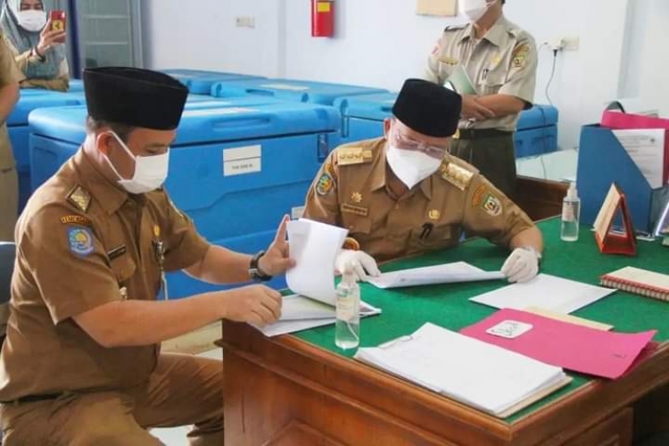 Sikapi Stok Vaksin Gubernur Rohidin Bagi Penggunaan Prioritas
