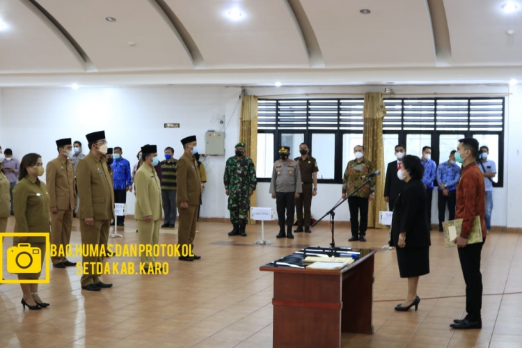 Bupati Karo Lantik 45 Pejabat Pimpinan Tinggi Pratama dan Administrator 