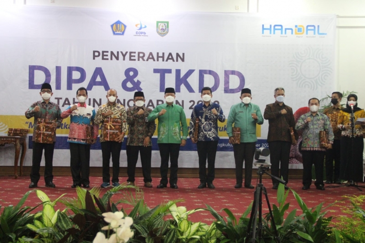 Penyerahan DIPA dan TKDD Provinsi Bengkulu Tahun Anggaran 2022