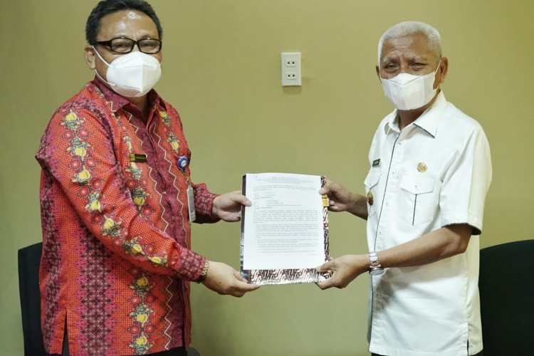 Bupati Asahan dan Kepala BPKP Sumut Usai Penandatanganan Komitmen Bersama