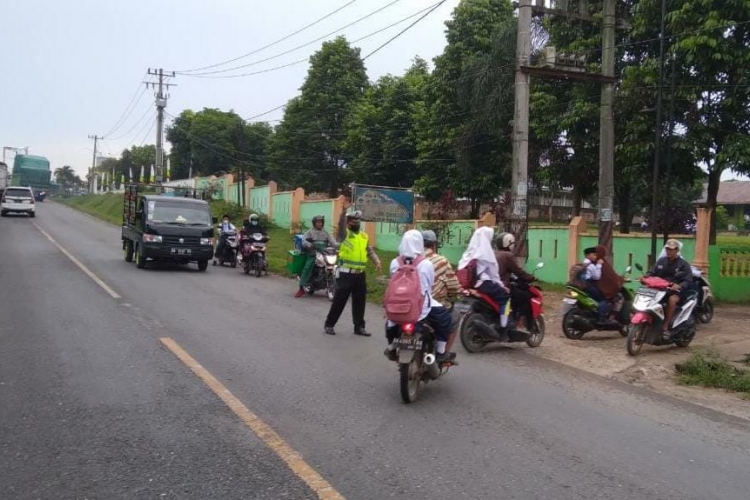 Personel Polres Batu Bara saat melakukan Strong Point.(foto/ist)