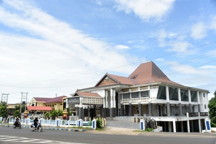 Belum Ada Solusi, Aset Miliaran Rusak