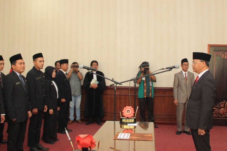 Dilantik, Pejabat Fungsional Pemrov Diminta Bekerja Maksimal