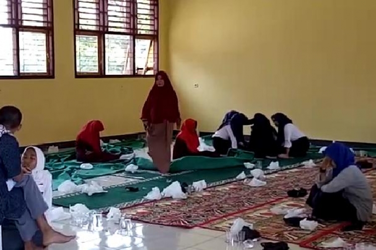 Puluhan Siswa-siswi SMKN 7 Kerusuhan  Masal