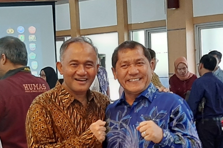 Bupati Karo Terkelin Brahmana Foto Bersama Kepala Badan Narkotika Nasional Komjen Pol Drs Heru Winarko