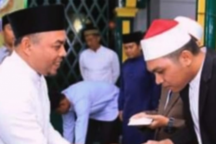 Bupati Andi Berangkatkan 5 Putra dan Putri Labuhanbatu ke Mesir