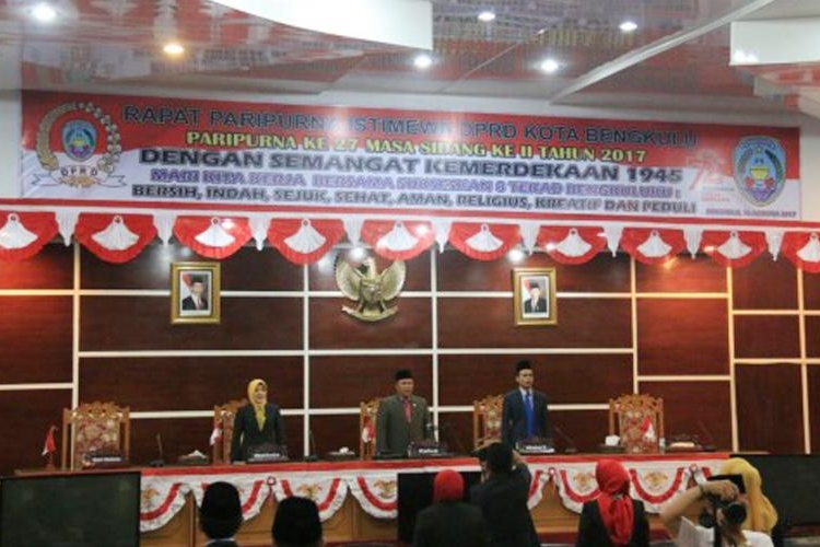 Paripurna Memdengarkan Pidato Kenegaraan Presiden Joko Widodo (Jokowi) lewat layar kaca