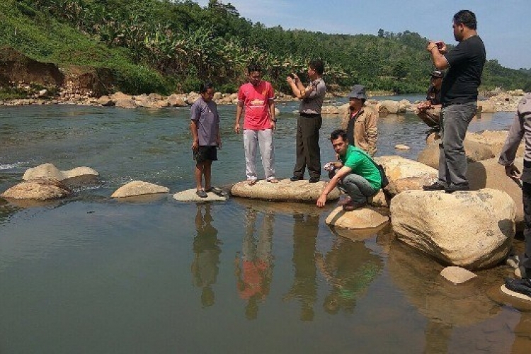 Sopir Tambang Tewas Mengapung di Sungai
