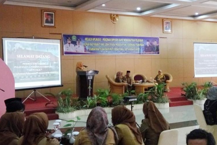 Pemerintah Kota Bengkulu melalui Dinas Penanaman Modal dan Pelayanan Terpadu Satu Pintu (DPMPTSP) terus memaksimalkan pelayanan publik dengan menggelar sosialisasi pelayanan E-Perizinan terpadu SIPP@DEK
