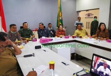 Bupati Karo Videoconference Bersama Camat Berastagi dan Tigabinanga