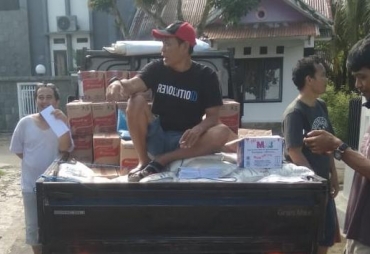 Ketua RT 23 Pinang Mas Bagikan Sembako dari Pemkot