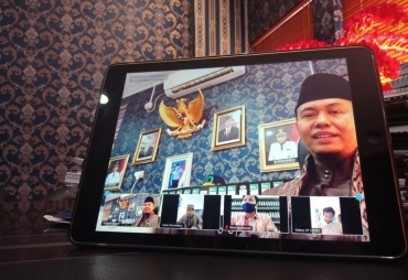 PDAM Tirta Dharma Lakukan Pengajian Bersama Via Vidcon