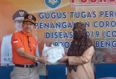 DLHK Salurkan Bantuan Sembako Melalui Posko Covid-19