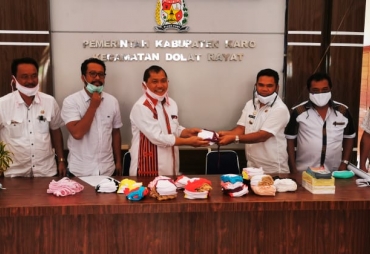 Bupati Karo Ditribusikan masker dan Brosur di Dolat Rakyat 