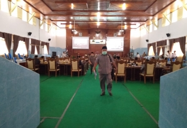 Nota Pengantar LKPJ Dibaca Wabup RL Puluhan Anggota Dewan "WalkOut"