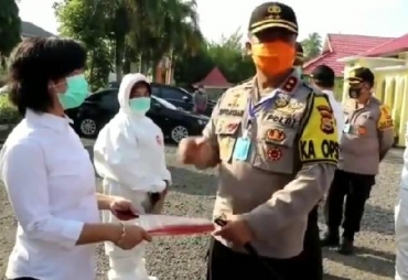 Polda Bengkulu Berikan 21 Piagam Penghargaan Kepada Petugas Medis