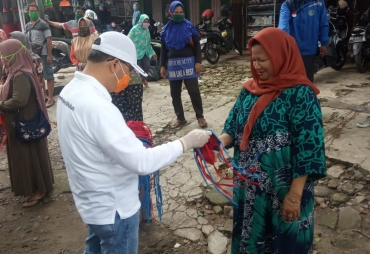 Bagikan Masker Gubernur Rohidin Sisir Kawasan Pasar Panorama
