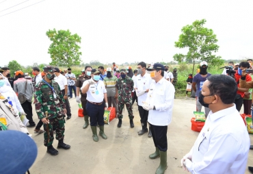 Gubernur dan Bupati Kampar Lakukan Gerakan Menanam