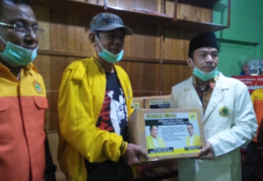 Kosgoro 1957 Serahkan Sembako Wagubsu Kepada MDI