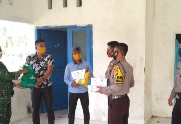 Polsek Kaur Selatan Bagikan 500 Masker