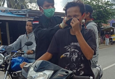 Community Black Coffee Together Bagi-bagi Masker di Mukomuko