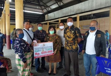 Wakil Bupati Karo Salurkan BLT Dana Desa Tahap Kedua