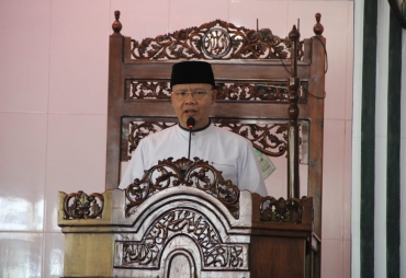 Jadi Khotib Gubernur Rohidin Ingatkan Jaga Kesehatan Diri dan Lingkungan