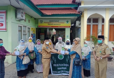 PPRK MUI Bengkulu Serahkan Bantuan Multivitamin Untuk Tenaga Medis