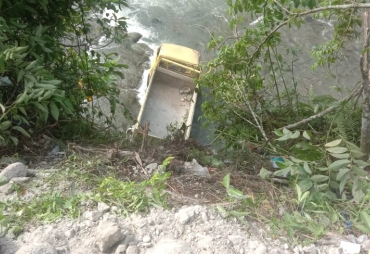 Laka Tunggal di Desa Lubuk Sini Truk Terjun ke Sungai 