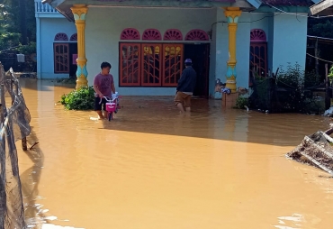 Terima Informasi Banjir di Mukomuko Gubernur Rohidin Intruksikan BPBD Gerak Cepat