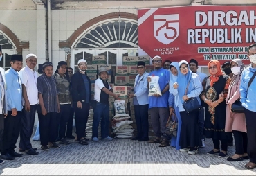 Pengurus BKPRMI Tiga Daerah Bantu Korban Sinabung