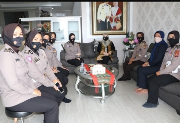 Polwan Polda Bengkulu Silaturrahmi ke Mantan Ibu Asuh