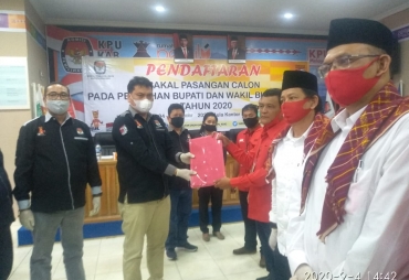 Hari Pertama Dua Paslon Daftarkan Diri ke KPU Karo