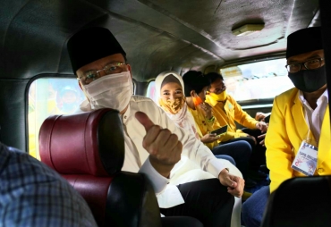 Makna Angkot di Pendaftaran Rohidin-Rosjonsyah Optimisme dan Semangat Kerakyatan