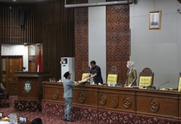 Rapat Paripurna Wagub Sampaikan Nota Penjelasan Tentang RAPBD-P