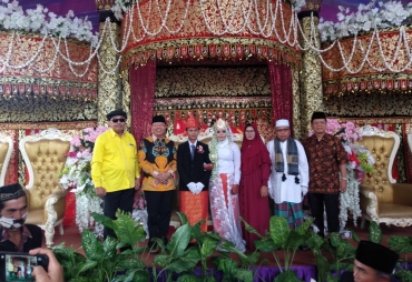 Hadiri Dua Acara Pernikahan Rohidin Larut Dalam Suasana Kekeluargaan Bersama Masyarakat