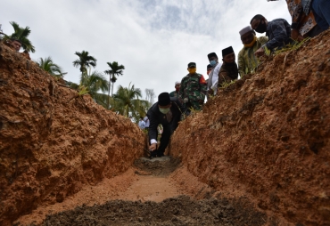Walikota Padangsidimpuan Letakan Batu Pertama Pembangunan Masjid Al Ikhwanul Husna