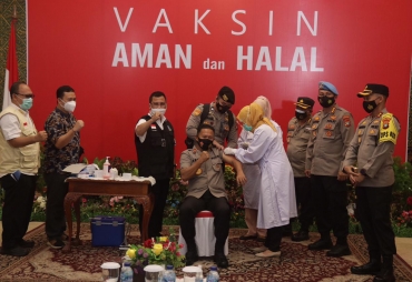 Kapolda Kepri Jalani Vaksinasi Tahap 1 Dosis Kedua