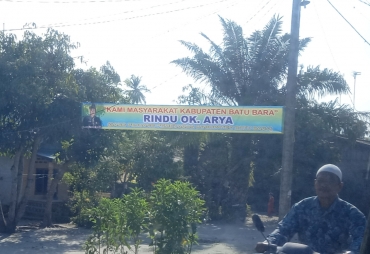 Spanduk Rindu Mantan Bupati Batu Bara OK Arya Terbentang di Nibung Hangus