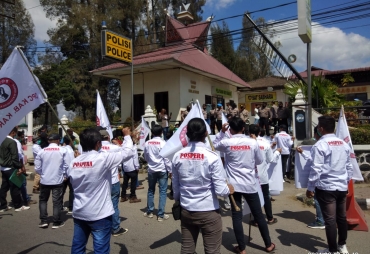 Massa Pospera Lakukan Demo di Polres Tanah Karo