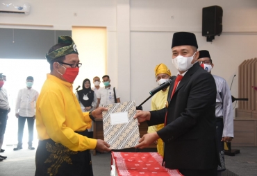 Bupati Batu Bara Lantik Buyung Morna sebagai Ketua Dewan Kebudayaan 