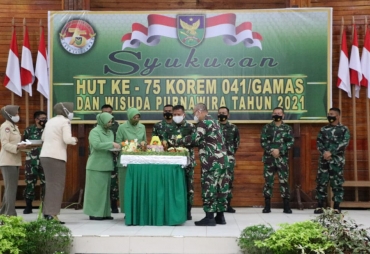 Korem 041/Gamas Adakan Syukuran dan Wisuda Purnawira