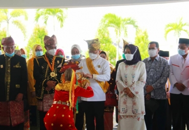 Tiba di Bumi Rafflesia Gubernur Rohidin Disambut Secara Adat Bengkulu